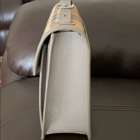 Burberry small vintage check leather crossbody - Picture 3 of 16